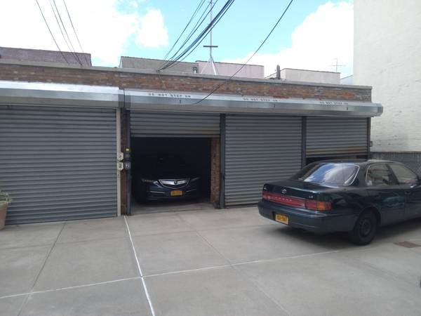 $300 Garage 35th street and broadway great location. (Astoria)63945498980867120