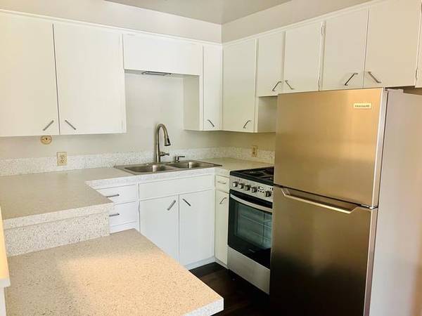 $1,230 / 1br - 411ft2 - Sin Humo, Refrigerador de Acero Inoxidable, Estacionamiento Fuera de la Calle (North End Boise)63794895490563123