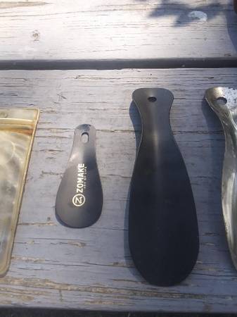 Group Of 4 Metal Shoe Horns - $362948855999875122
