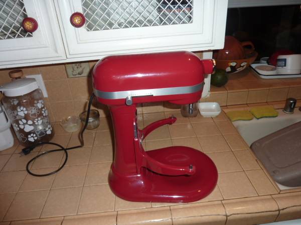 KitchenAid Artisan Series 5 Quart Tilt Head Stand Mixer with Pouring S 1