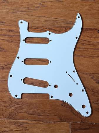 Genuine Fender SSS pickguard - white 1