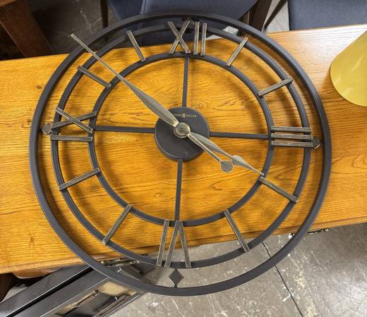 Howard Miller Round Clock / Metal Wall Clock 66127 1