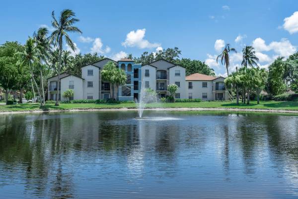 $2,590 / 3br - 1400ft2 - Bright Living with Pool & Lush Grounds! 🏊‍♂️ (9873 Lawrence Road, Boynton Beach, FL)64002011783042121