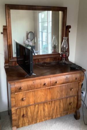 Dresser with 4 drawers and mirror 1
