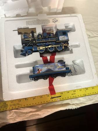 This Hawthorne Village Magic of Disney Train Set 1