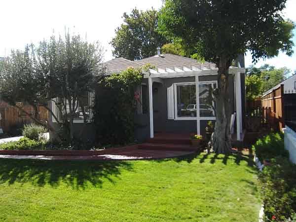 $1,000 / 2br - 815ft2 - *Bright and open 2 Bedroom 2 full Bath House! (2268 Maywood Ave, San Jose, CA)64000588984962120