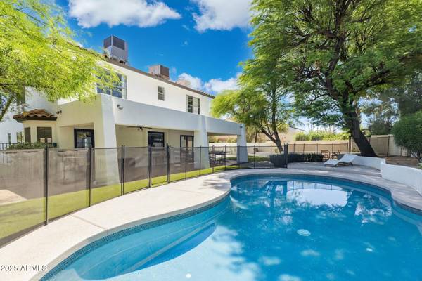 $1,250,000 / 4br - 2483ft2 - 4 Bed Residential in Scottsdale (060d9e) (Scottsdale, AZ)64024826361729121