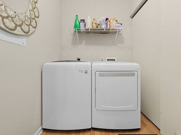 $176,900 / 2br - 1105ft2 - "Modern Condo: Fresh Paint, Private Deck, Pool Access!" (Waukee)64308412676738121