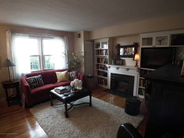$1,300 / 1br - 602ft2 - Completely remodeled 1-bath / 1-bed condo between Frandor and Campus. (East Lansing, MI)64196990608898121