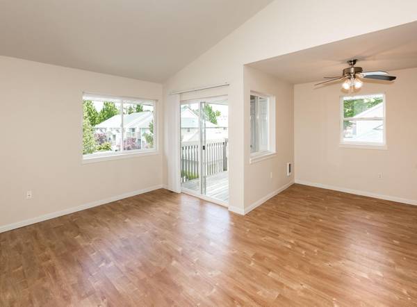 $1,995 / 3br - Updated Appliances including Dishwasher - Premier 3 Bedroom (Beaverton / Aloha)63845977412995122