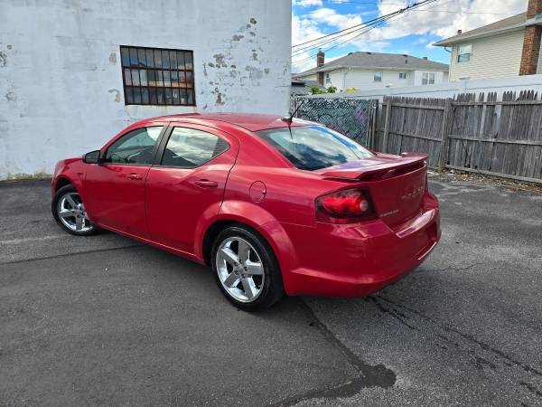 2013 Dodge Avenger solo 76 mil millas-V6 SXT - $6,500 (Island Park)63615010611201124