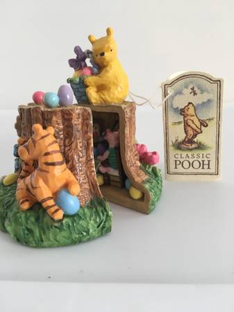 CLASSIC POOH HINGED FIGURINE 1
