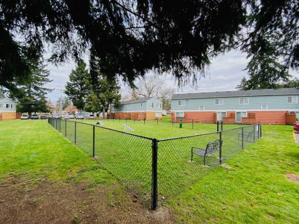$1,725 / 2br - 850ft2 - Translation Service Available, Off Leash Dog Run, 2/bd (8333 32nd Avenue South, Lakewood, WA)63852483507843122