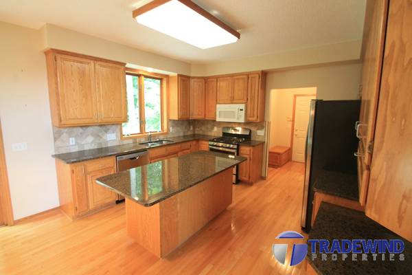 $2,995 / 4br - 2432ft2 - Spacious 4 bed 2.5 bath home (Plymouth)64003957166850121