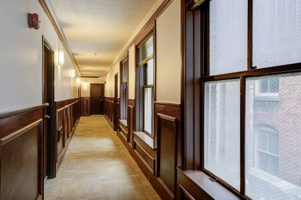 $1,325 / 625ft2 - Hardwood Floors, Elevator, On-Site Management (411 SW 12th Ave, Portland, OR)63820848992771123