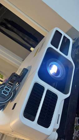 Discontinued Epson projector 1