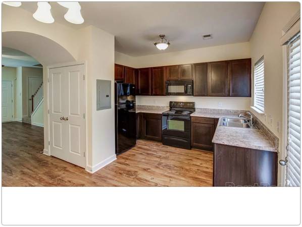$1,800 / 2br - 1130ft2 - 2 BR/2.5 BA que hará mover la cola a tu mascota. Comunidad amigable con mascotas. (Nashville)63680411793539122