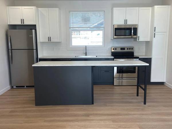 $2,650 / 2br - House in Ardenwald for Rent (Milwaukie)63895125258498122