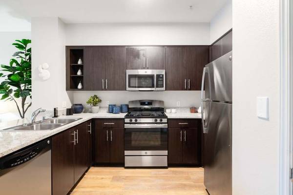 $3,351 / 2br - 1140ft2 - In-Home Washer & Dryer, Package Lockers, 2/BD (6300 Variel Ave, Los Angeles, CA)63701129998209124