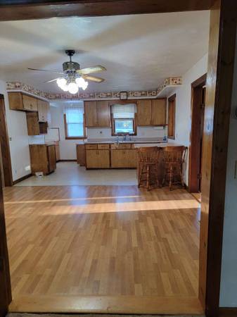 $249,900 / 2br - 2 BR plus bonus room, 2 BA (Osseo)63845960069377122