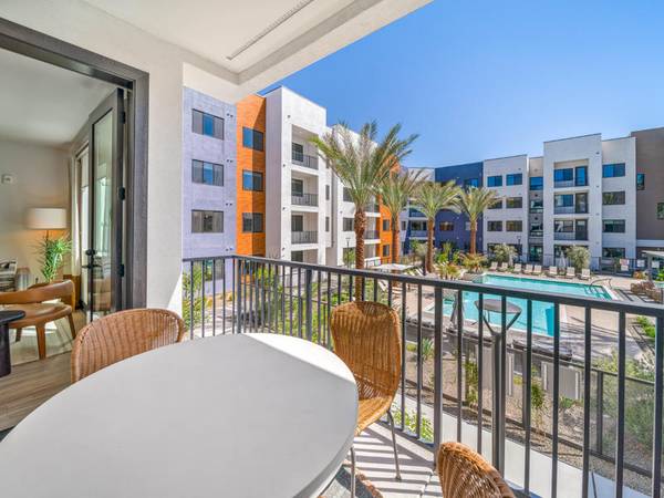 $2,088 / 2br - 1126ft2 - Eight Weeks FREE and MORE, Dog Park, State of the Art Fitness Center (Off the loop 101, North Phoenix, Plank Flooring throughout)64047539137793120