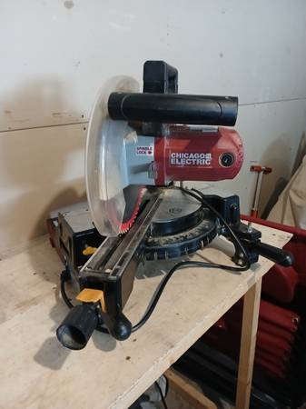 10" sliding compound miter saw. 1