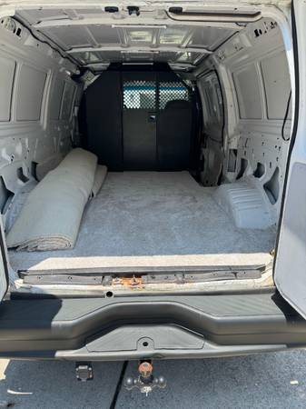 Furgón Ford E350 2006 - $5,000 (Cumming)63620301676547124