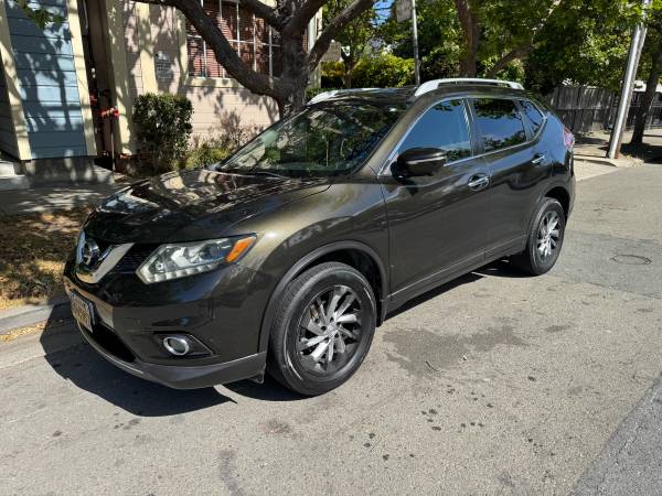 2015 Nissan Rogue SL AWD Leather Seats - $7,900 (richmond / point / annex)63473175295619120