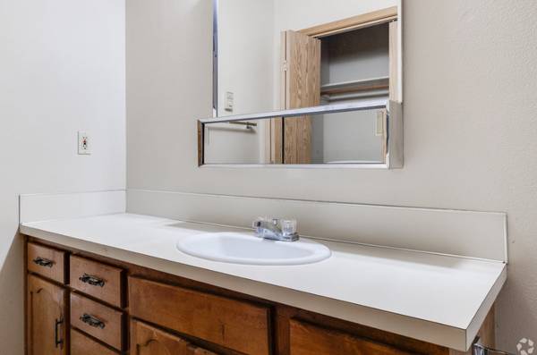 $1,300 / 1br - 772ft2 - Cozy Fireplace, Balcony & More in Our 1 BR Homes! (Boise)63794945754115120
