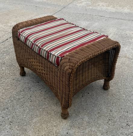 Indoor or Outdoor Footstool Ottoman Wicker Rattan with Cushion 1