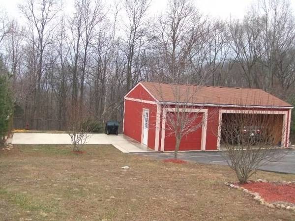 $1,350 / 3br - 1600ft2 - Close to downtown Yet on Lake Monroe (Bloomington)63935966163970121