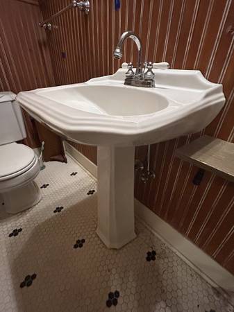 Pedestal Sink 1