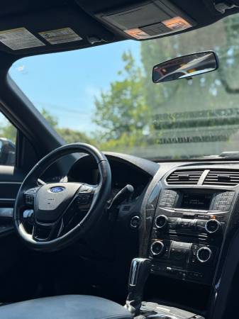 2017 Ford Explorer XLT // ¡Potente e icónico! // Título limpio // Tracción integral - $10,900 (Bien mantenido // ¡PRECIO PARA VENDER RÁPIDO!)63618484269825122