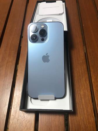 Unlocked iPhone 13 Pro 512 GB, blue, condition like new, with box 1