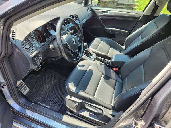 2017 VW Golf Alltack AWD - $14,900 (St Albans)63622570825731123