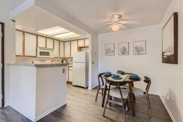 $2,085 / 2br - 905ft2 - Printing Services, Playground, Two Refreshing Pools & Spas (Located In The Heart Of Moreno Valley Near Shopping Mal)64028083979266121