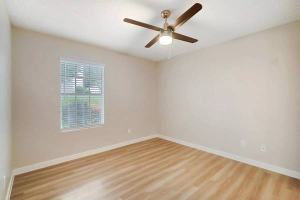 $1,280 / 2br - 892ft2 - La simplicidad encuentra la comodidad: ¡entra y relájate! (Fort Worth - Fort Worth Water Gardens)63796327575811120