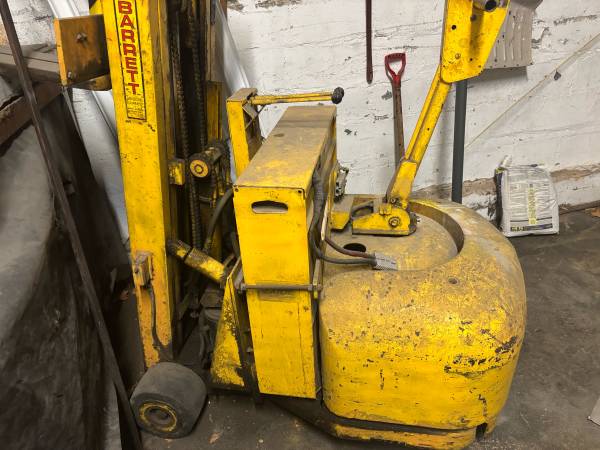 Walkie Stacker forklift 1