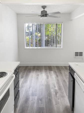 $1,685 / 2br - 840ft2 - SE Portland Paradise! 2-Bedroom Unit For Rent! (Portland)63842025260547120