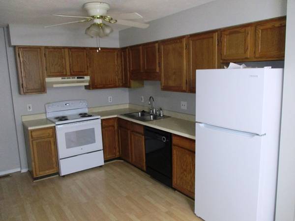 $1,070 / 2br - Casa adosada (1504 Northbrook)63700508443011122