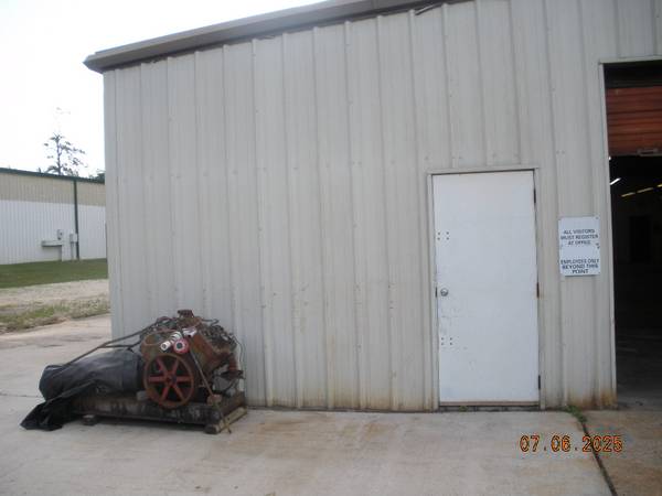 $7,200 / 6120ft2 - Light Manufacturing Commercial Building for lease (Conroe)63760507281537123