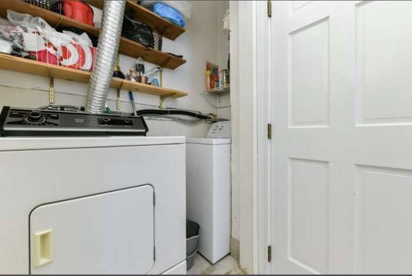 $1,100 / 3br - Un dormitorio en un apartamento de 3 habitaciones a pie de la estación Broadway/ Línea Roja63839291839873123