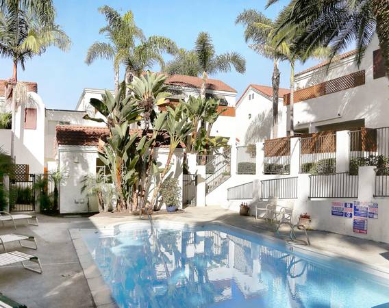 $2,950 / 1br - Swimming Pool - Surf/Scuba/Kayak - Vaulted Ceiling in a One Bedroom (Carlsbad Village)63657092407299121