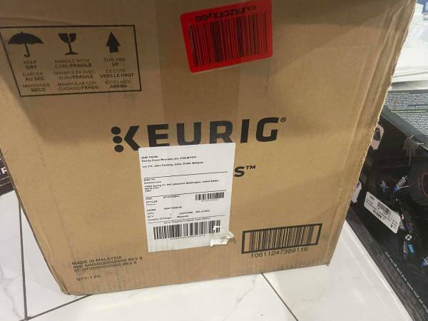 Keurig K-Express Essentials Single Serve Coffee Maker W/ Cleaning Kit 1