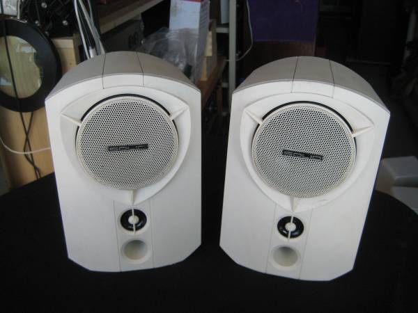 Tannoy Team Solid bookshelf speaker 1