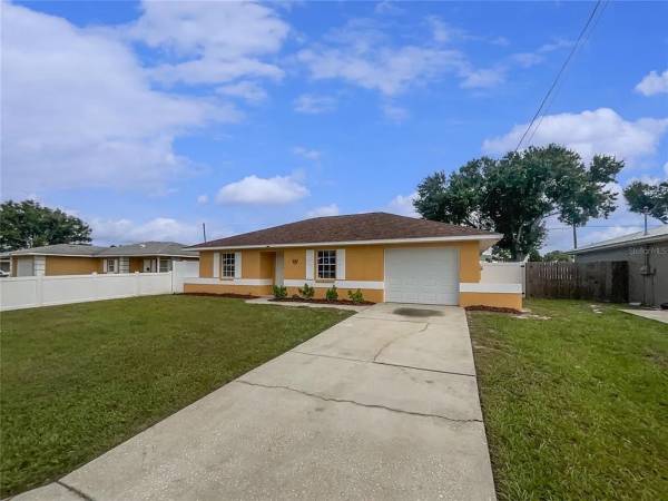$1,100 / 3br - 1195ft2 - House for rent (Winter Haven)64149649125890121