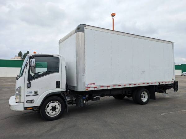2012 Isuzu NPR 20FT - Photo 4