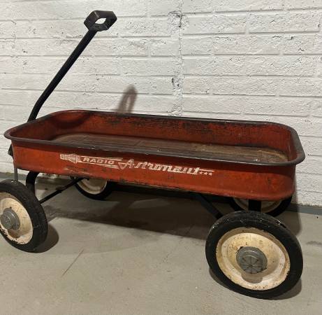 Radio Astronaut wagon 1950s era 1