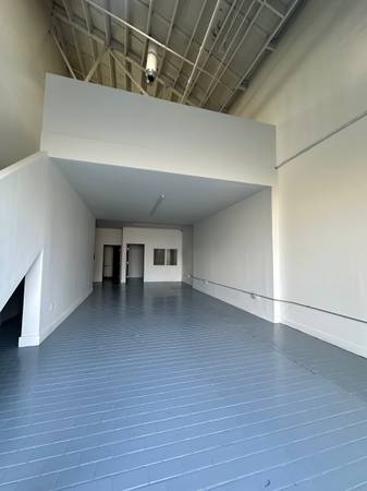 $2,750 / 1600ft2 - Espacio Comercial Amplio Reformado (estudio de arte/almacén/usos múltiples) (bayview)63686103640963124