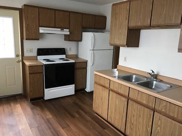 $650 / 1br - Quiet neighborhood, one bedroom, updated Apt (Weyauwega, WI)63845970035075124
